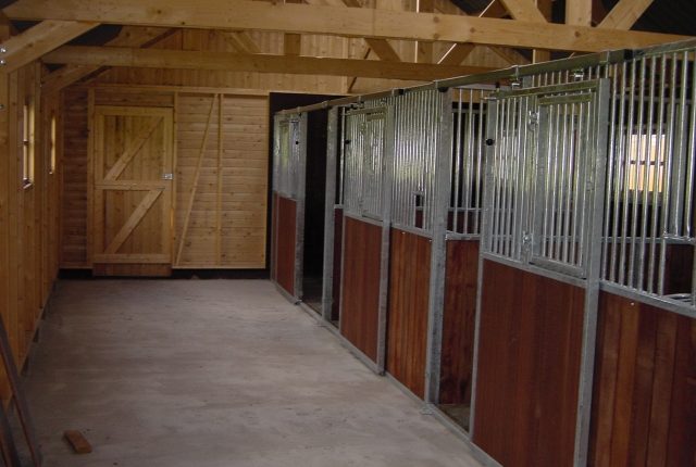 Stal uw paard een houten paardenstal - Houtbouw