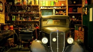 houten_garage_voor_een_oldtimer_oude_auto