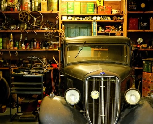 houten_garage_voor_een_oldtimer_oude_auto
