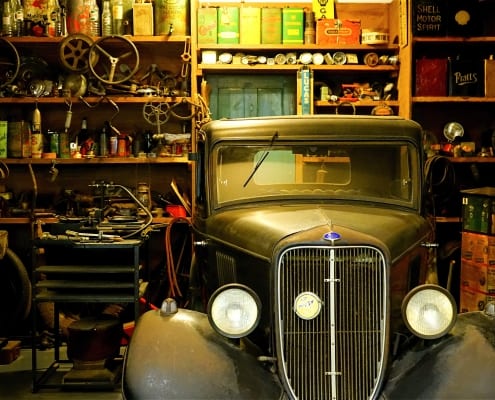 houten_garage_voor_een_oldtimer_oude_auto