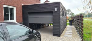 Aanbouw garage met een luxe berging
