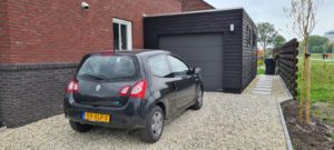Moderne houten garage van Houtbouw Hiemstra Twijzel