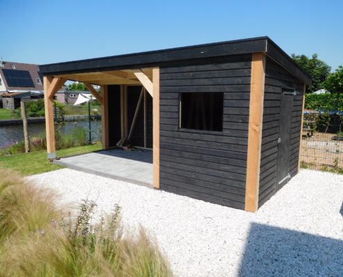 Zwarte berging met overkapping HSP-10