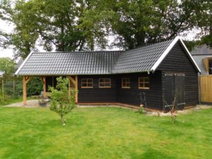 Berging met overkapping (HSP-40) in Steenwijk
