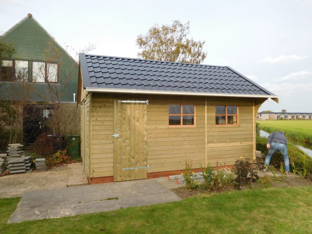 Berging met luifel (HS-20) in Wommels