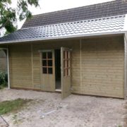 Houten berging met luifel – Nije Beets (HS-20)