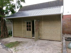 Houten berging met luifel – Nije Beets (HS-20)