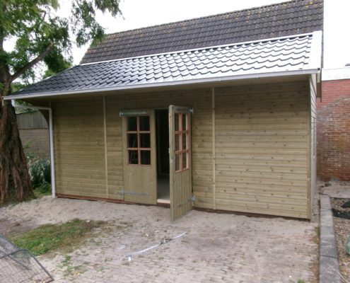 Houten berging met luifel – Nije Beets (HS-20)